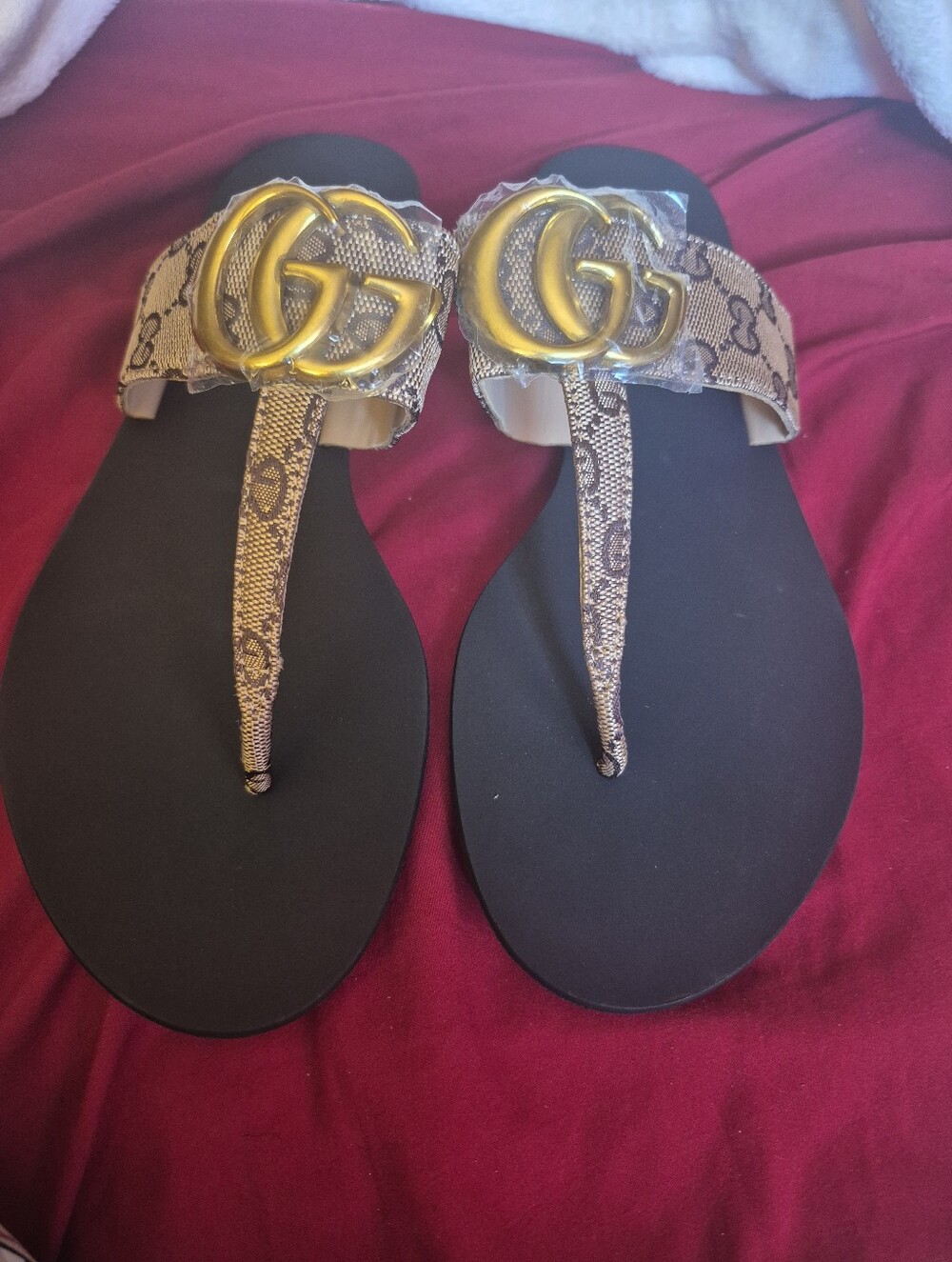 Source Unknown Black Thong Sandals with Gold Emblem and Beige Patterned Straps